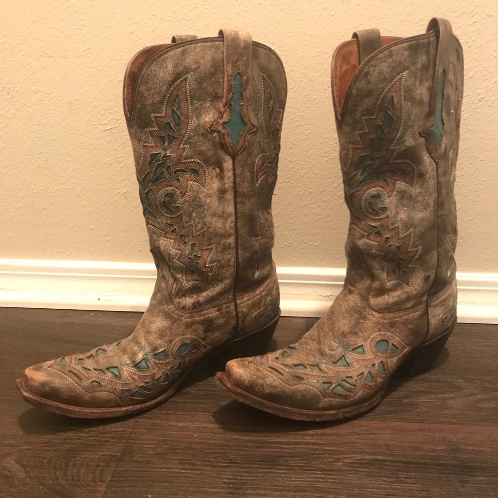 Beautiful Lucchese Desert Boot w/ turquoise inlay